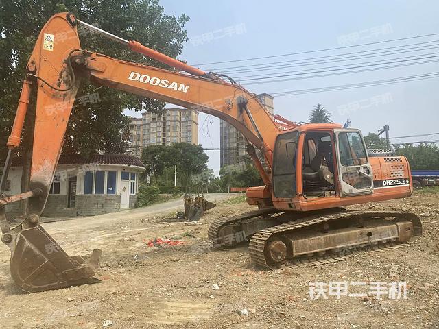 斗山DH225LC-7挖掘机
