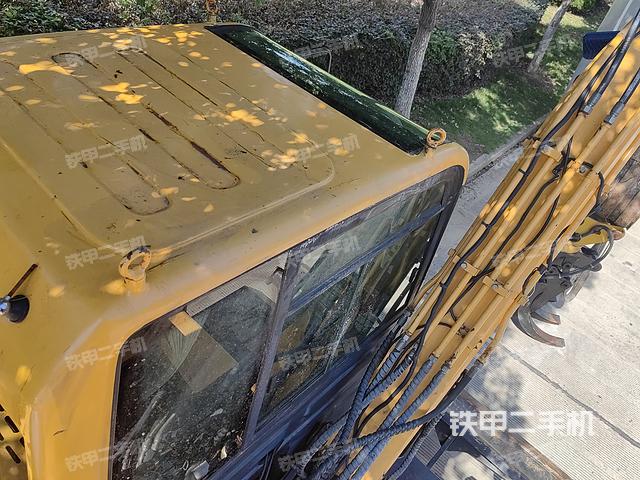 驾驶室顶部（整机外观）