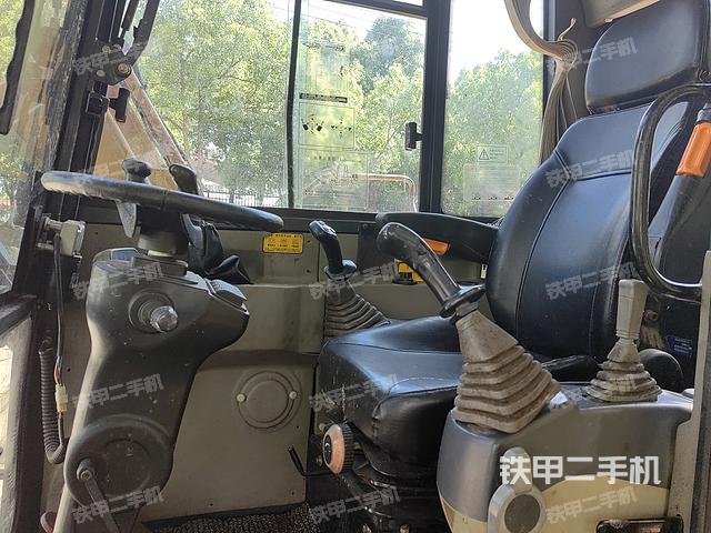 驾驶室整体（整机外观）