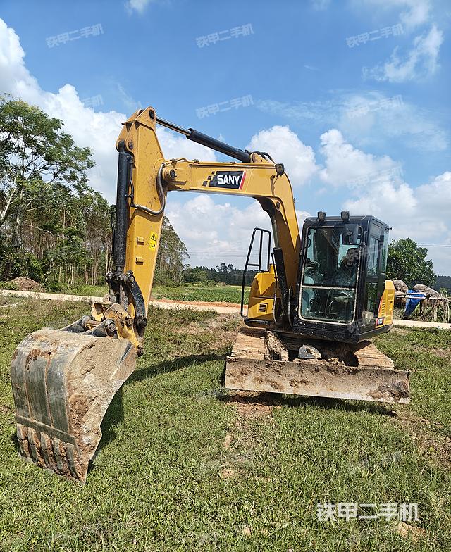 驾驶室顶部（整机外观）