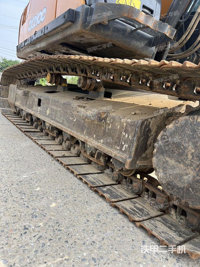 单侧履带整体（整机外观）