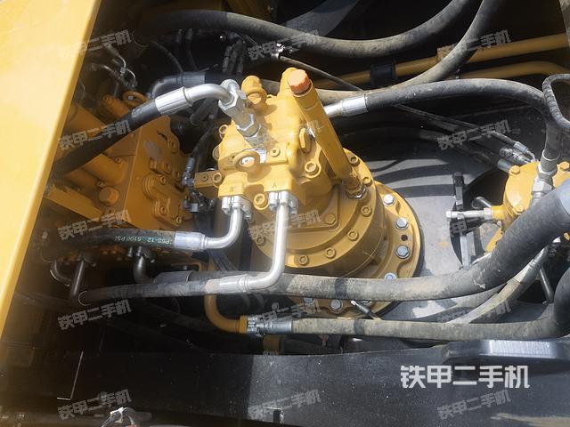 回转马达和主控阀（整机外观）