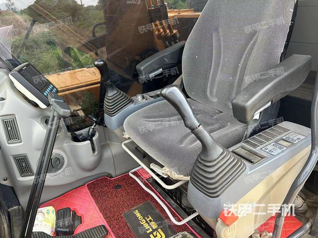 驾驶室整体（整机外观）