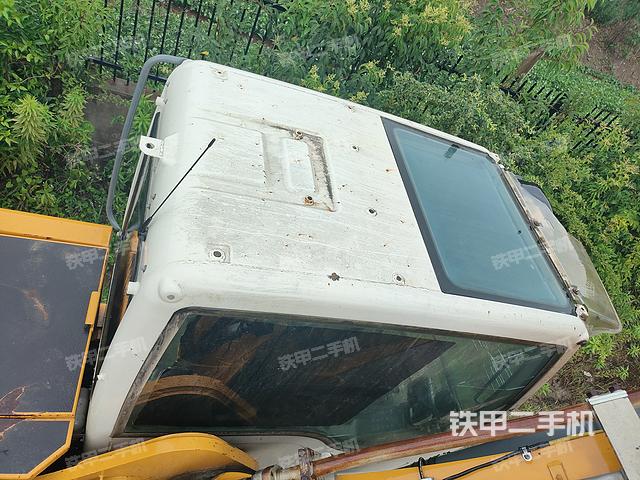 驾驶室顶部（整机外观）