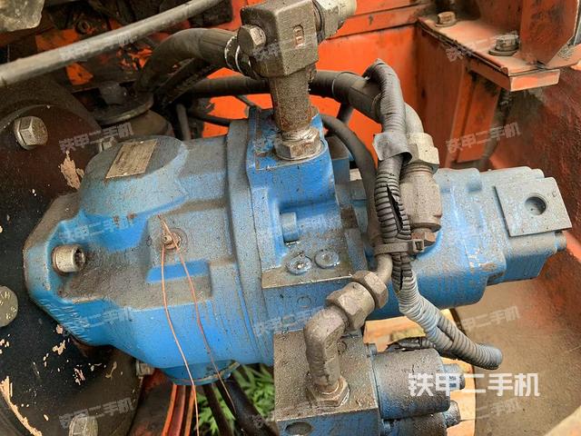 液壓泵艙室正面整體（整機(jī)外觀）