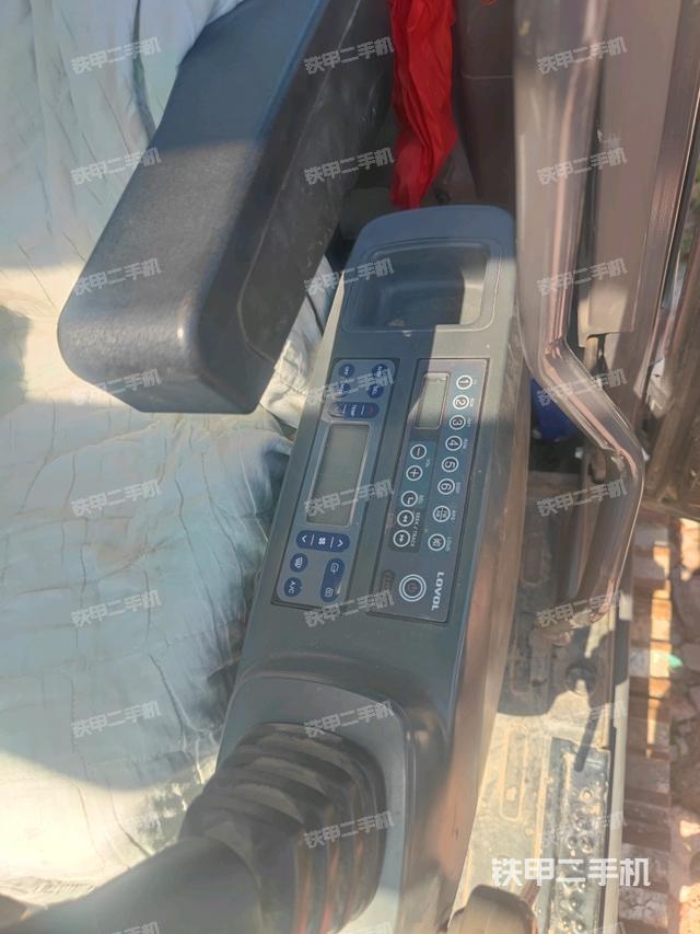 座椅右側(cè)控制臺(tái)/鑰匙門/油門/含右手柄（駕駛室部分）