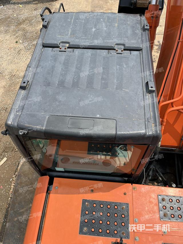 驾驶室顶部（整机外观）