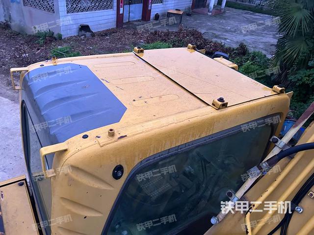 驾驶室顶部（整机外观）