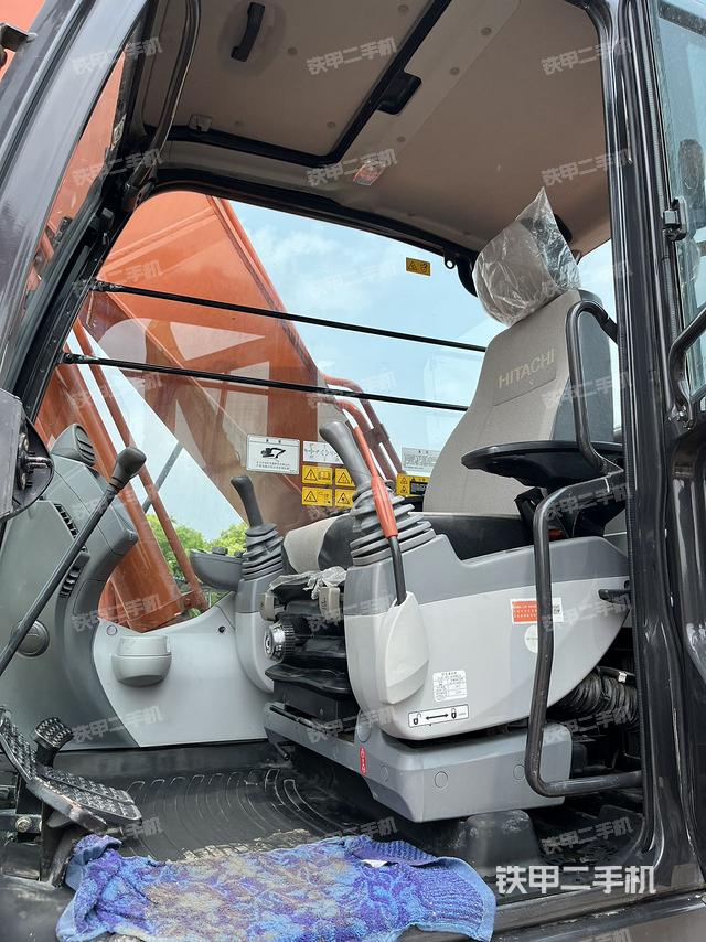 驾驶室整体（整机外观）