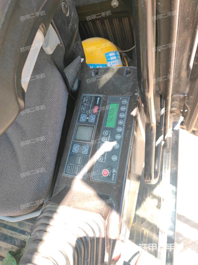 座椅左側(cè)控制臺/音響/含左手柄（駕駛室部分）