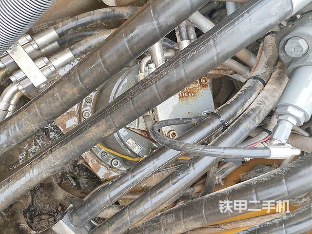 回转马达和主控阀（整机外观）