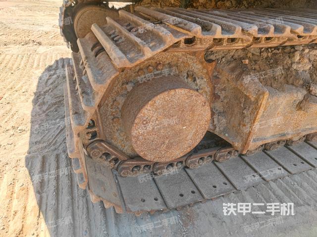 左驅(qū)動輪（行走機構(gòu)）