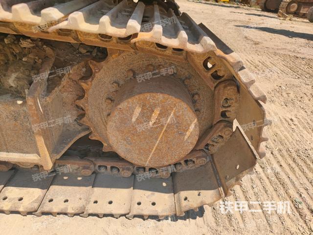 右驅(qū)動輪（行走機構(gòu)）