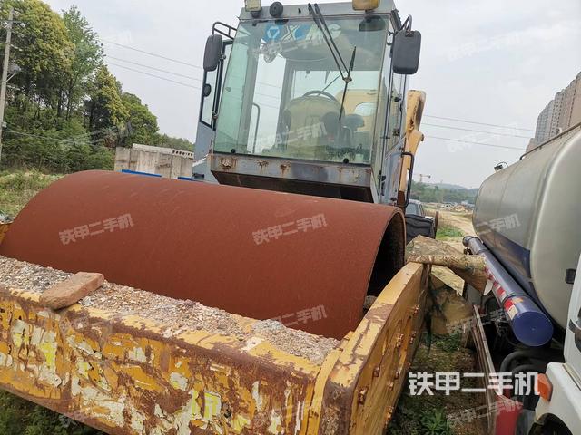 整机右侧（设备外观及核心部件）