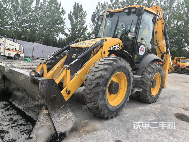杰西博3CX-4T(伸缩挖掘臂)两头忙