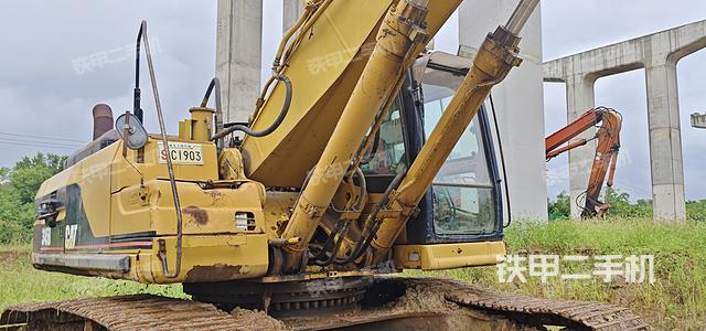 整机右后45°（设备外观及核心部件）