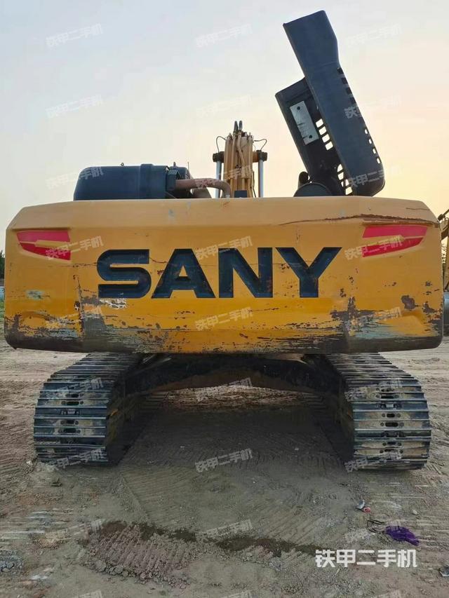 驾驶室顶部（整机外观）