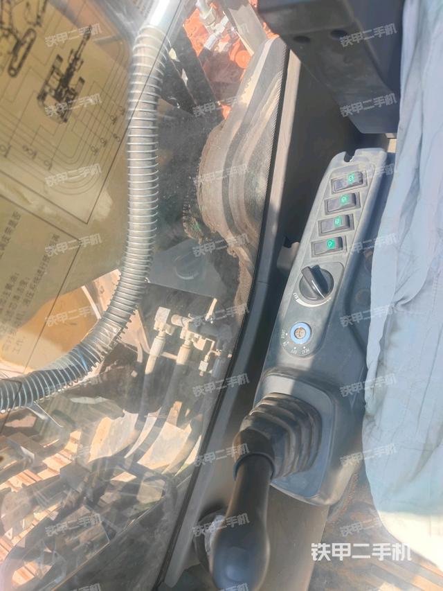 座椅左側(cè)控制臺(tái)/音響/含左手柄（駕駛室部分）