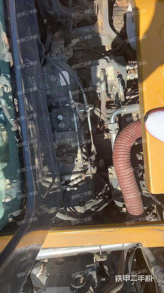 回转马达和主控阀（整机外观）