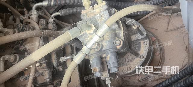 回转马达和主控阀（整机外观）