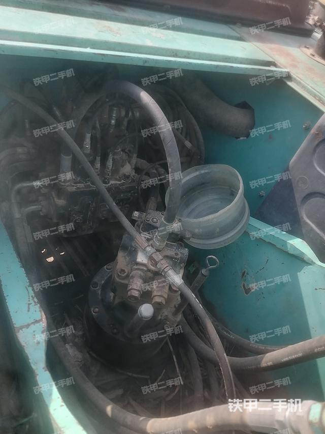 回转马达和主控阀（整机外观）