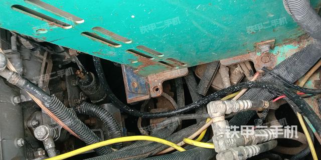 回转马达和主控阀（整机外观）