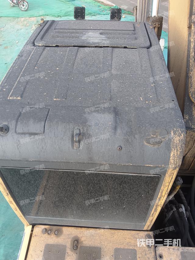 駕駛室頂部（整機外觀）