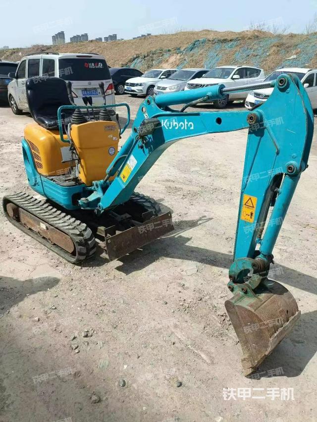 驾驶室顶部（整机外观）