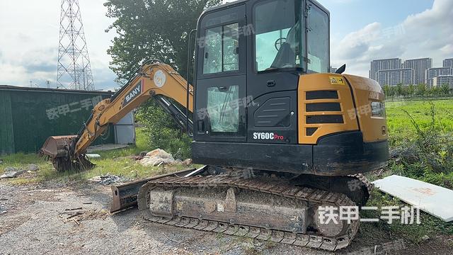 驾驶室顶部（整机外观）