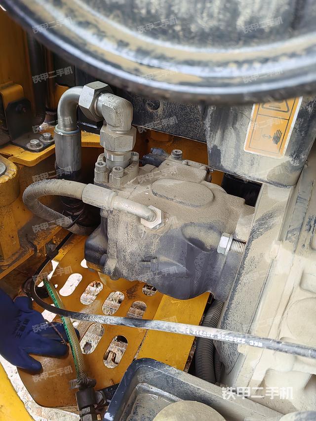 回转马达和主控阀（整机外观）