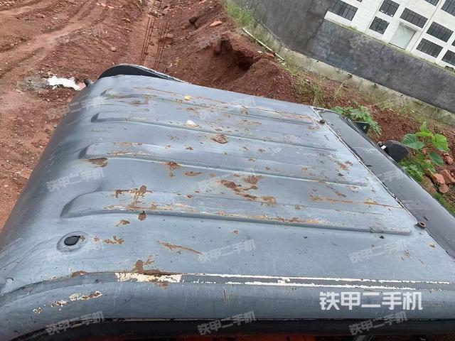 驾驶室顶部（整机外观）