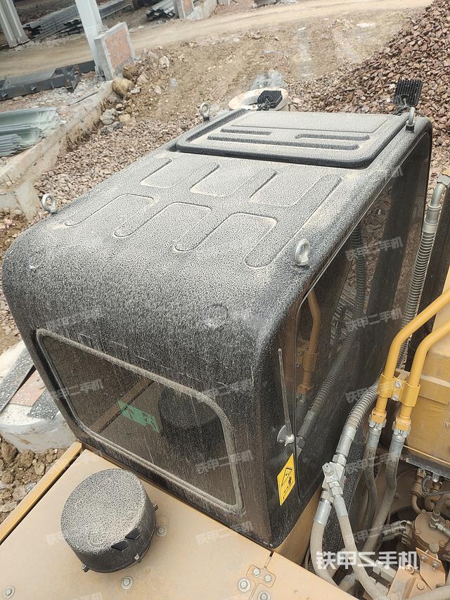 驾驶室顶部（整机外观）