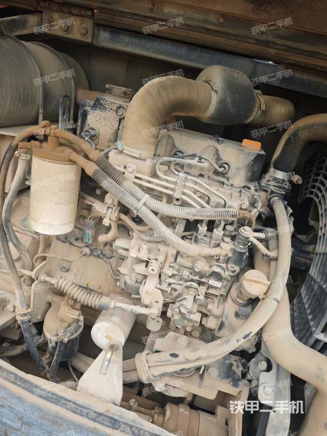 回转马达和主控阀（整机外观）