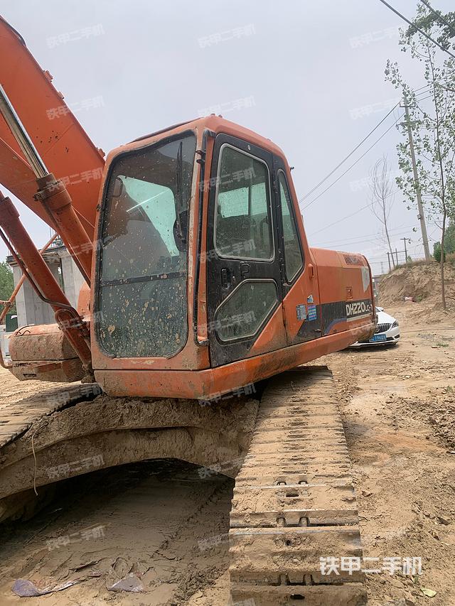 驾驶室顶部（整机外观）