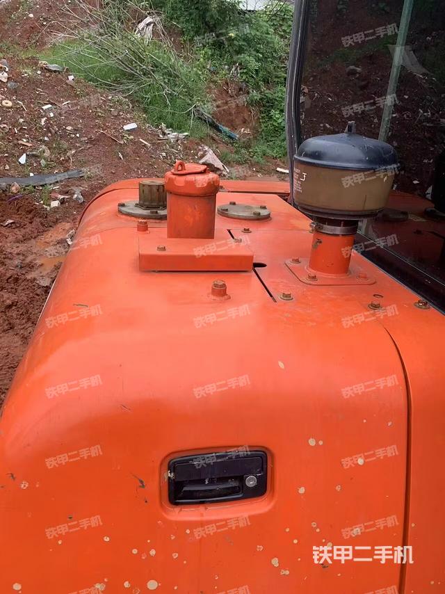 回转马达和主控阀（整机外观）