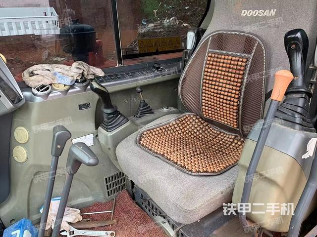 驾驶室整体（整机外观）