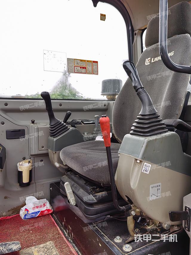 驾驶室整体（整机外观）