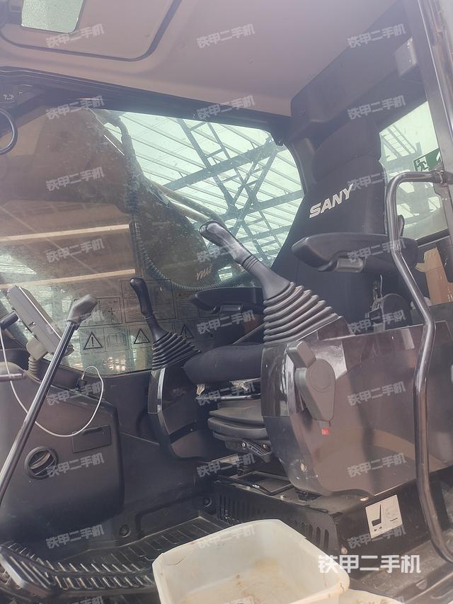 驾驶室整体（整机外观）