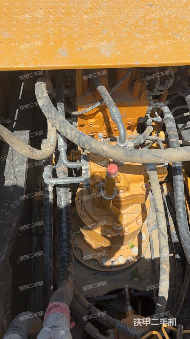 回转马达和主控阀（整机外观）