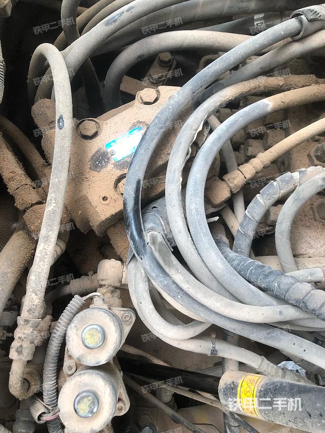 回转马达和主控阀（整机外观）