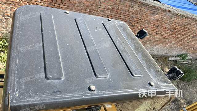 驾驶室顶部（整机外观）