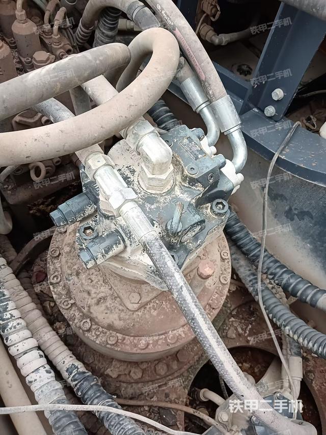 回转马达和主控阀（整机外观）