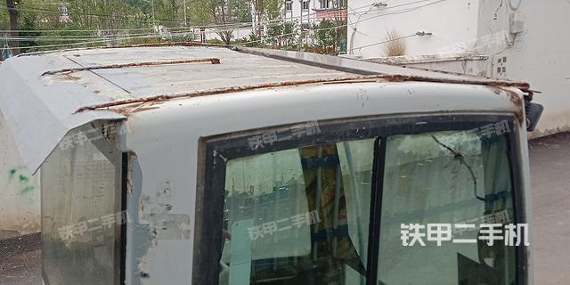 驾驶室顶部（整机外观）