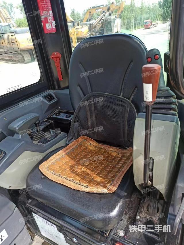 驾驶室整体（整机外观）