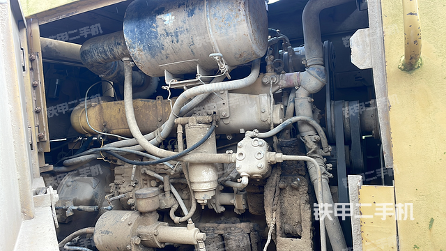 发动机右侧（整机外观及大件）