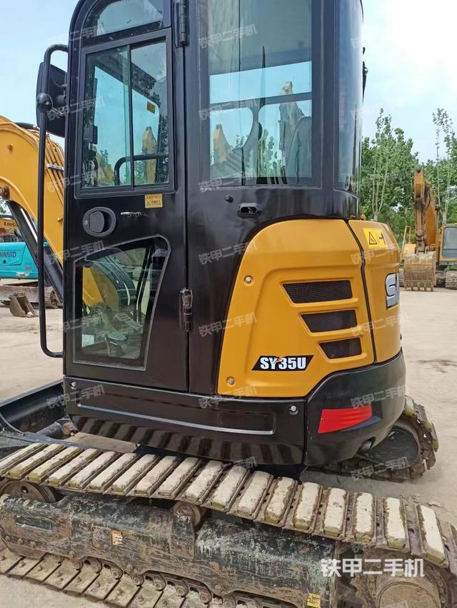 驾驶室顶部（整机外观）