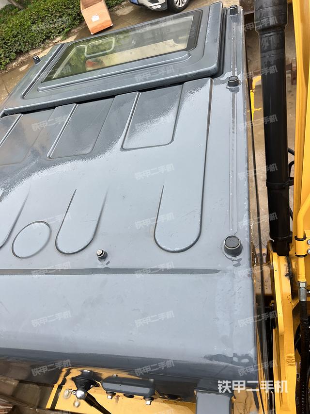 驾驶室顶部（整机外观）