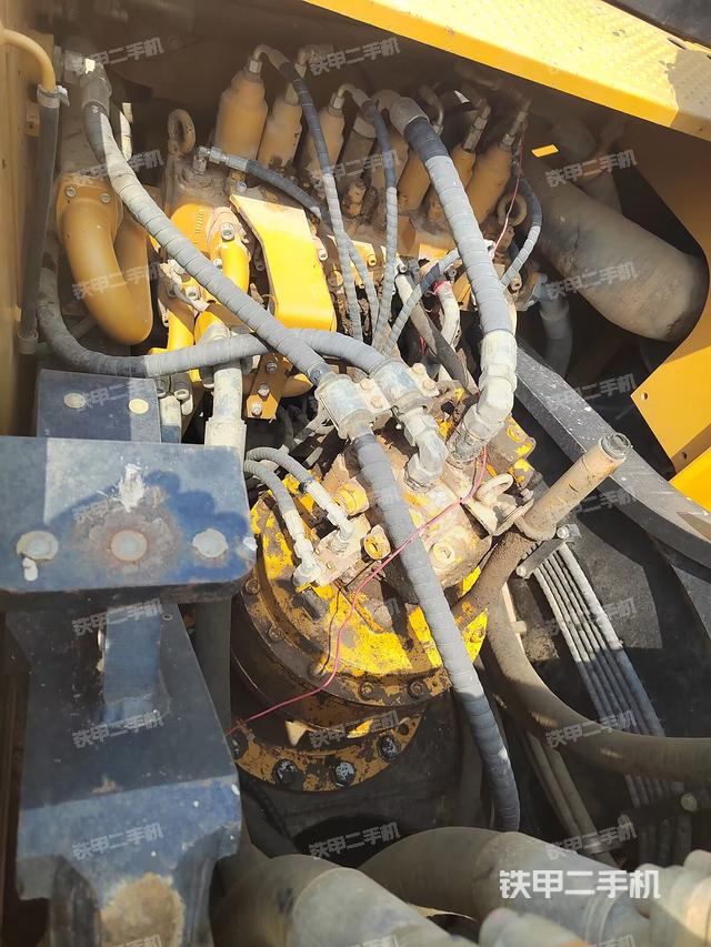 回轉馬達和主控閥（整機外觀）