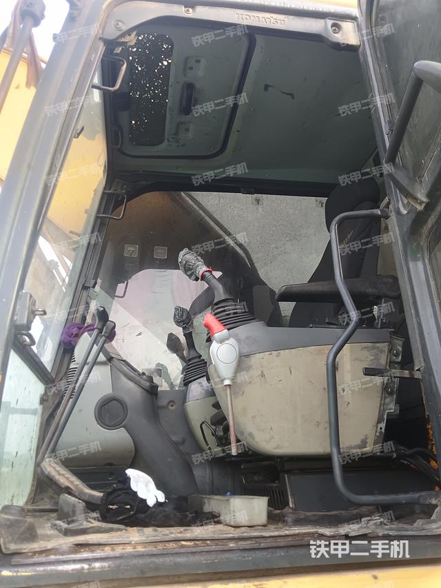 駕駛室整體（整機外觀）