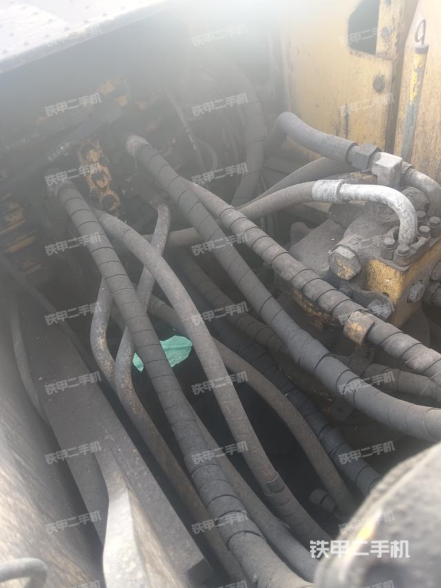 回轉(zhuǎn)馬達和主控閥（整機外觀）